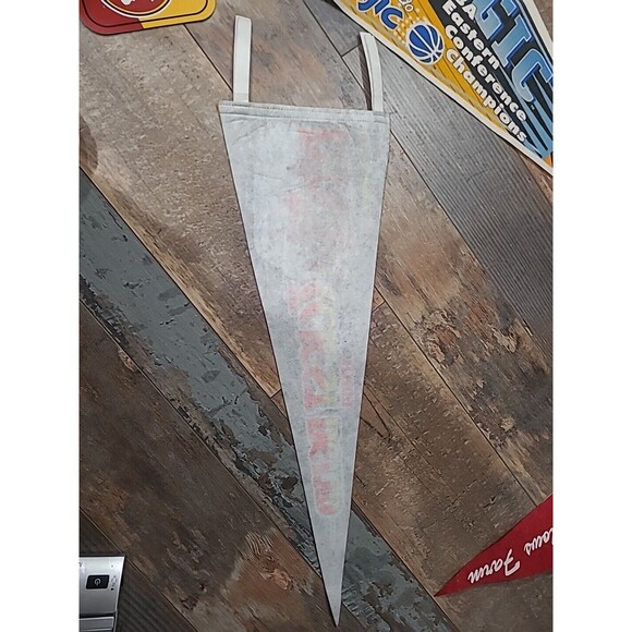VINTAGE West Bend Iowa Felt Pennant 26x9 - Picture 4 of 6